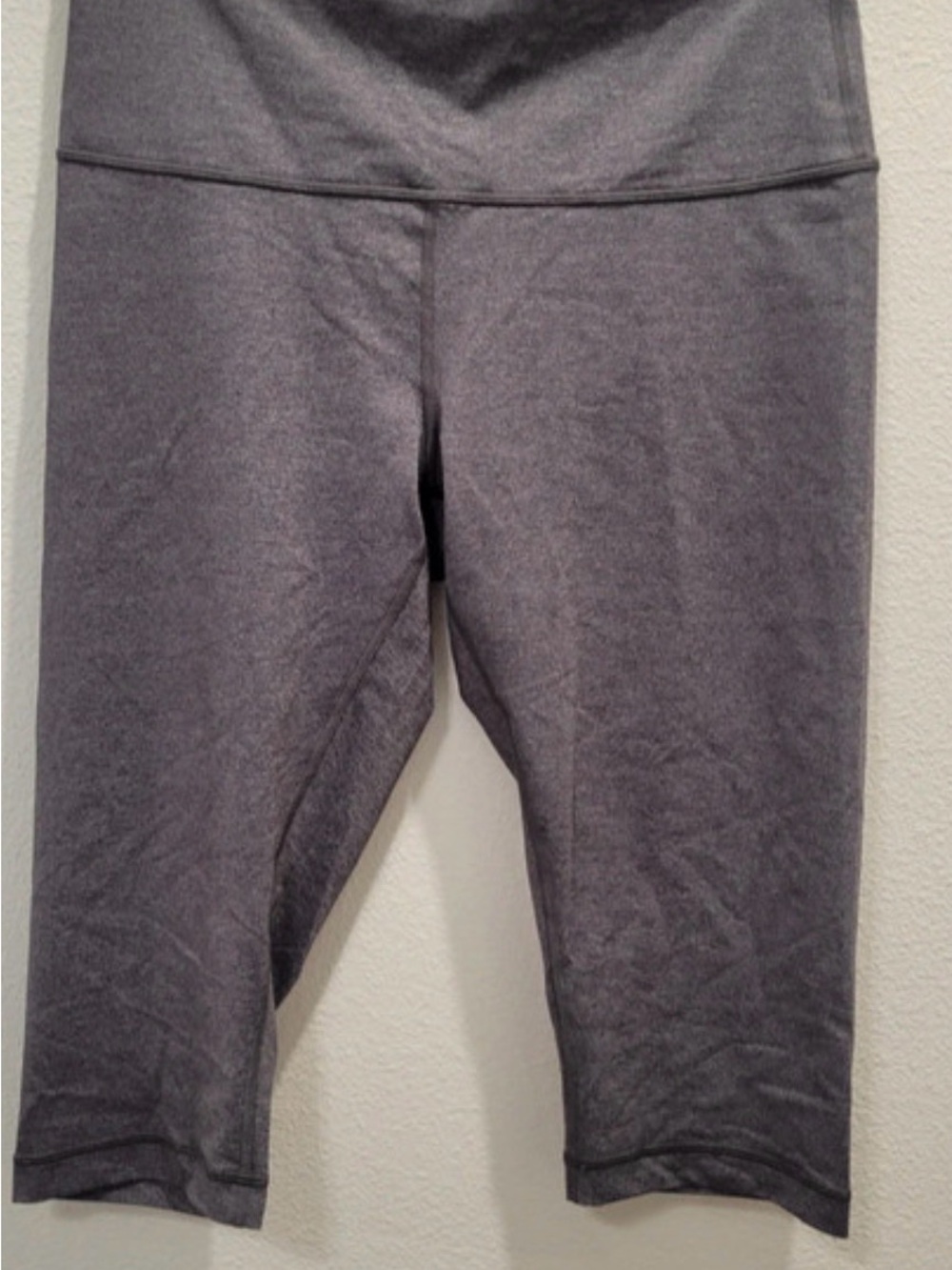 lululemon athletica Women’s Gray Capri Leggings 14
